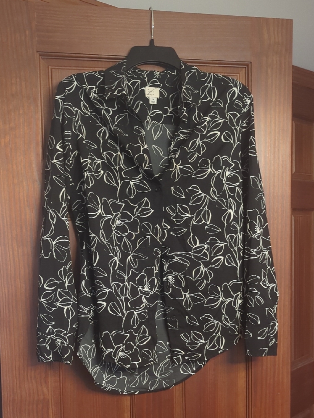 a new day Black Floral-Outline Button Down Shirt